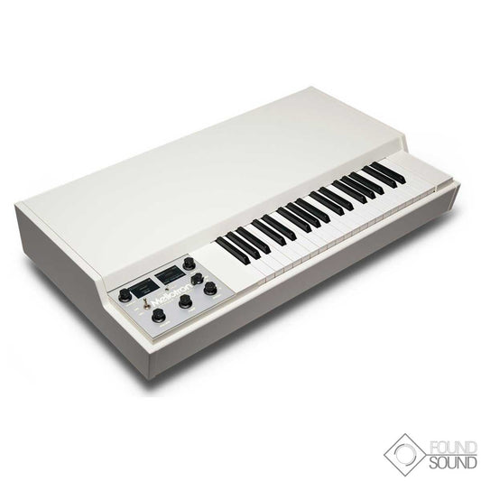 Mellotron M4000D Digital Mellotron