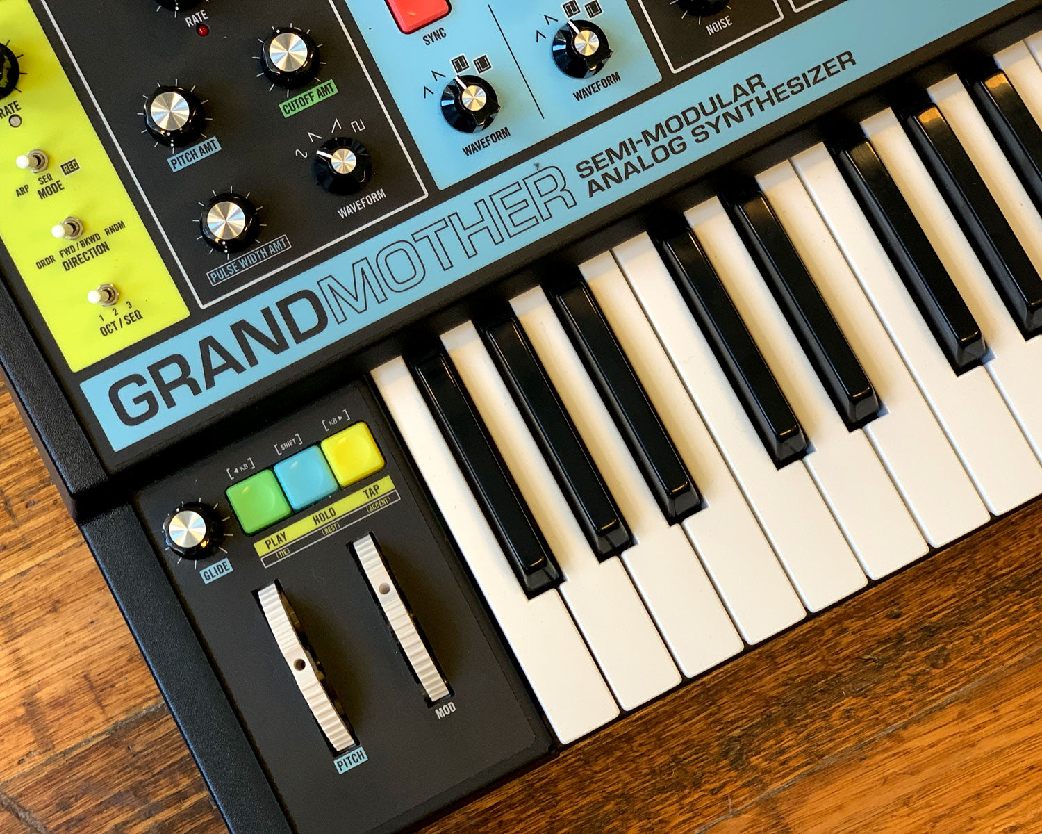 Moog grandmother stand top