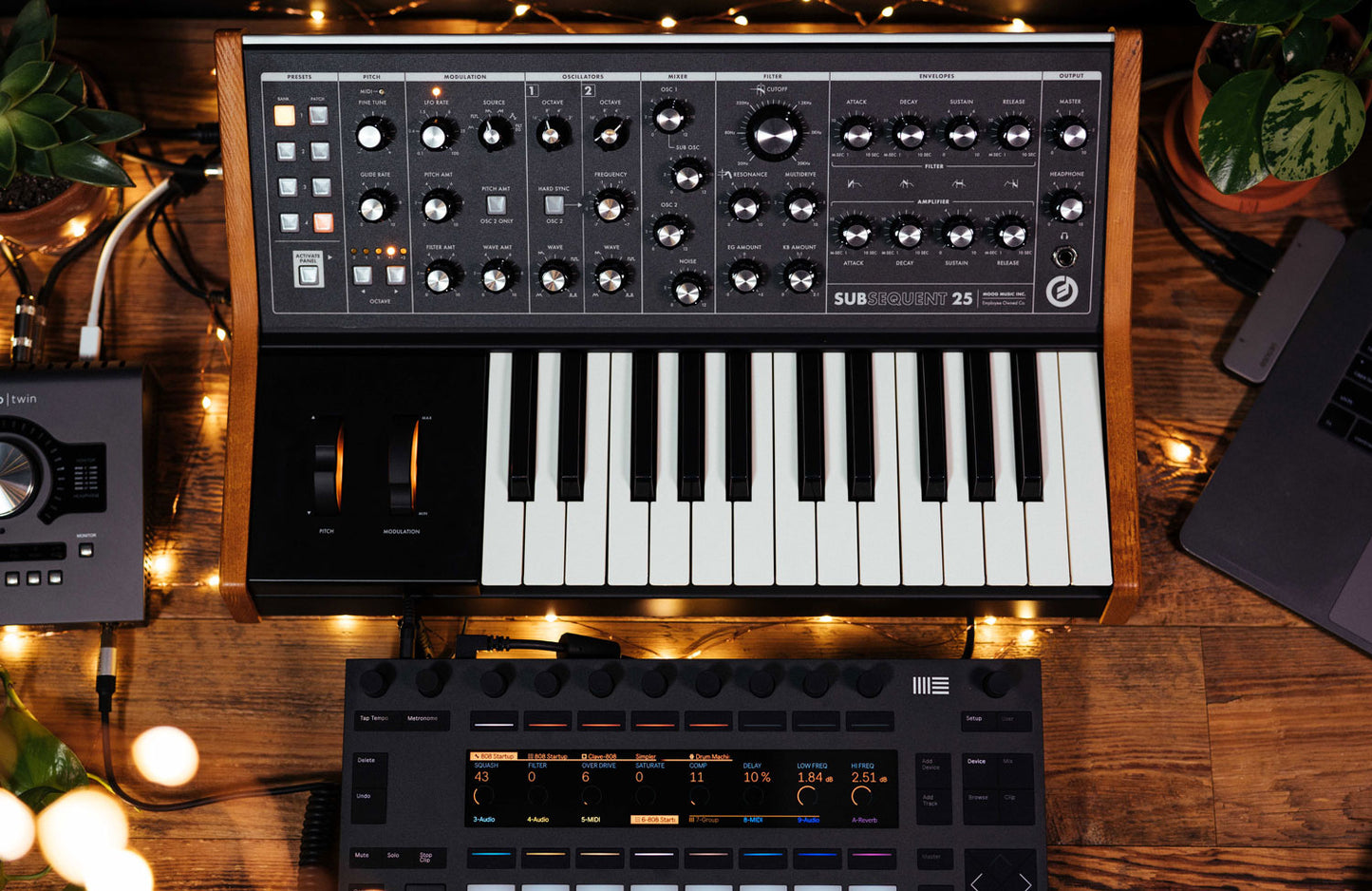 Moog Subsequent 25 Compact Paraphonic Analogue Synthesizer