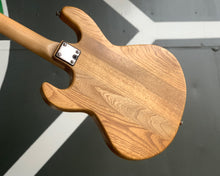 Load image into Gallery viewer, &#39;81 Peavey T-15 - Short Scale w/ Amp-in-Case 🇺🇸
