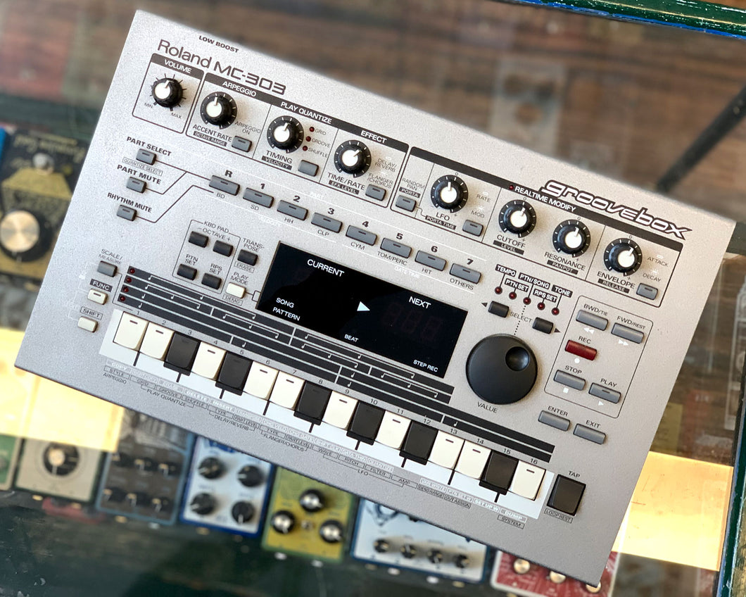 Roland MC-303