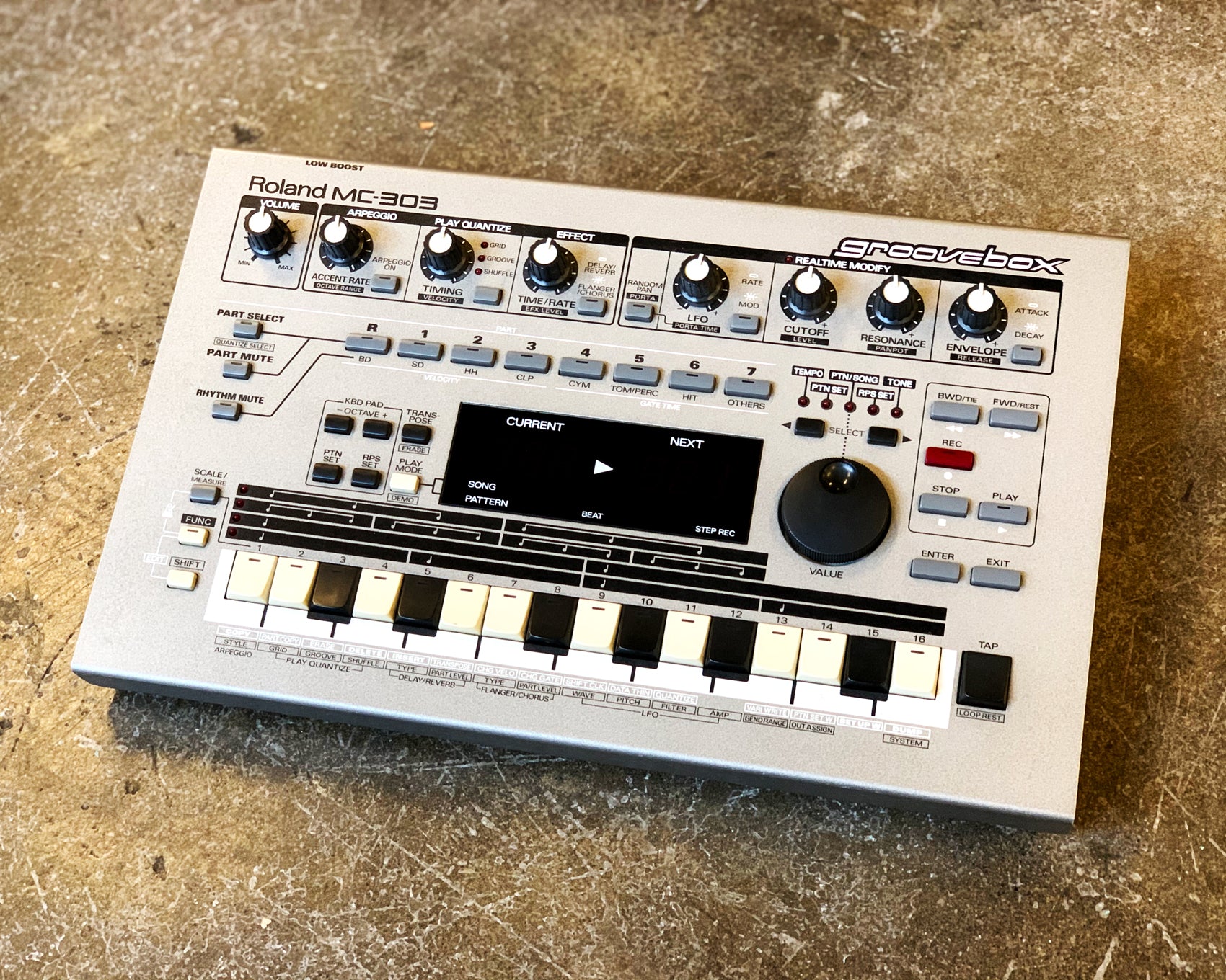 Roland mc-303 groovebox