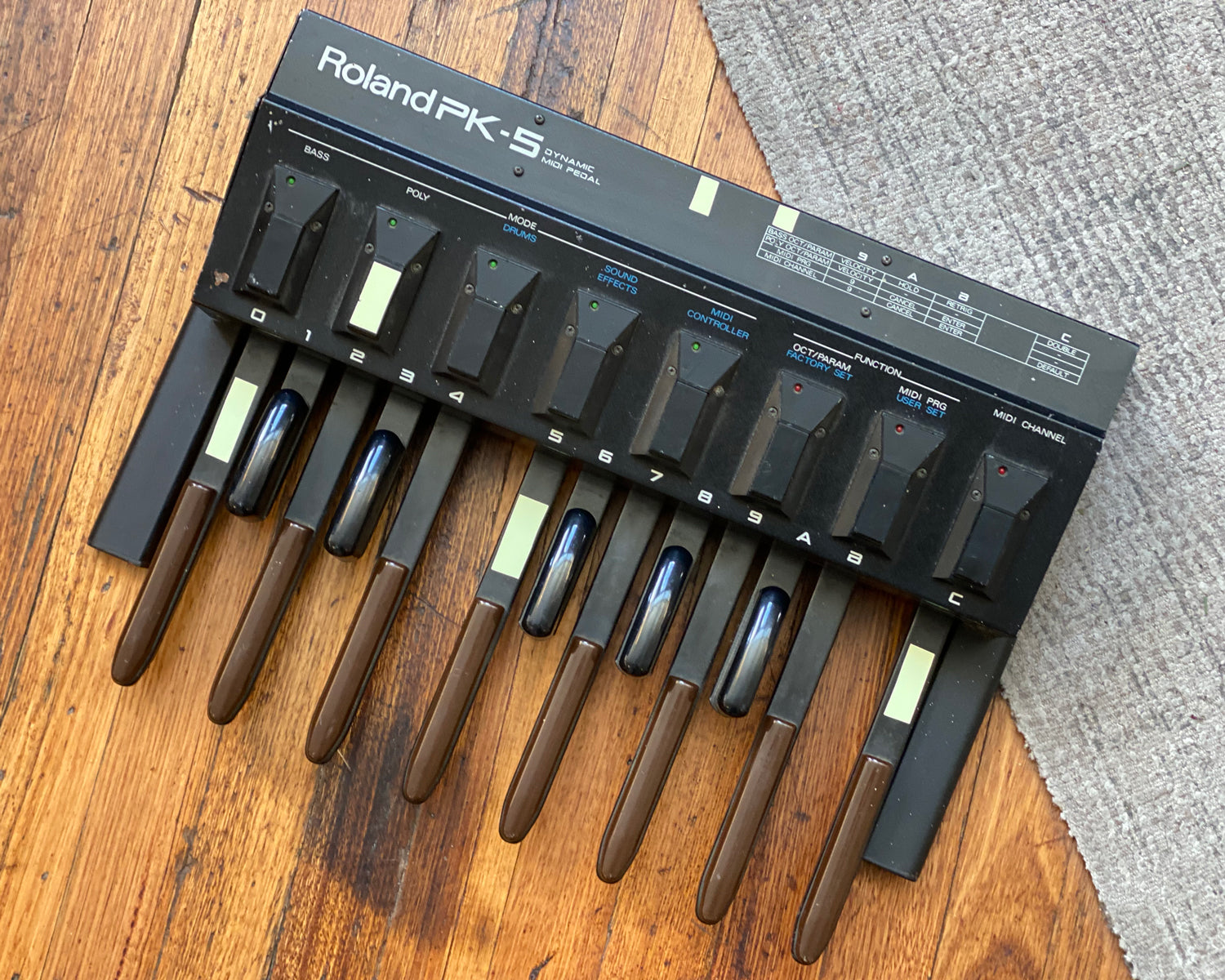ローランド ROLAND PK-5A  ダイナミックMIDIペダル Open Box Roland PK-5A Dynamic Foot Pedal and MIDI Controller