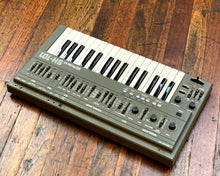 Load image into Gallery viewer, Roland SH-101 - Grey
