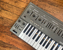 Load image into Gallery viewer, &#39;83 Roland SH-101 ~ Serviced 🇯🇵
