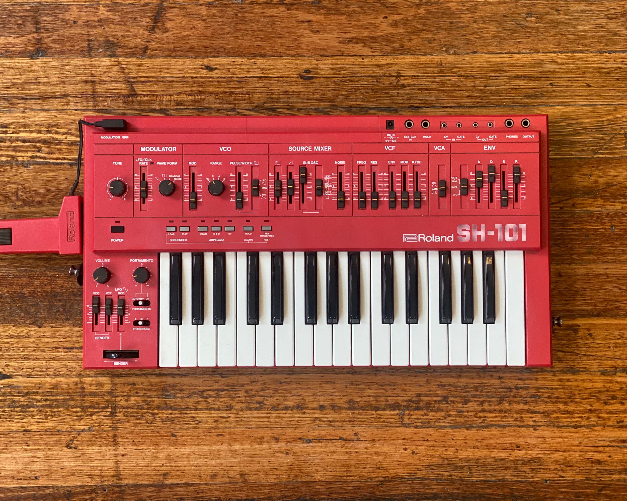 Roland SH-101 レッド Roland SH-101 - Red FOR SALE – Soundgas