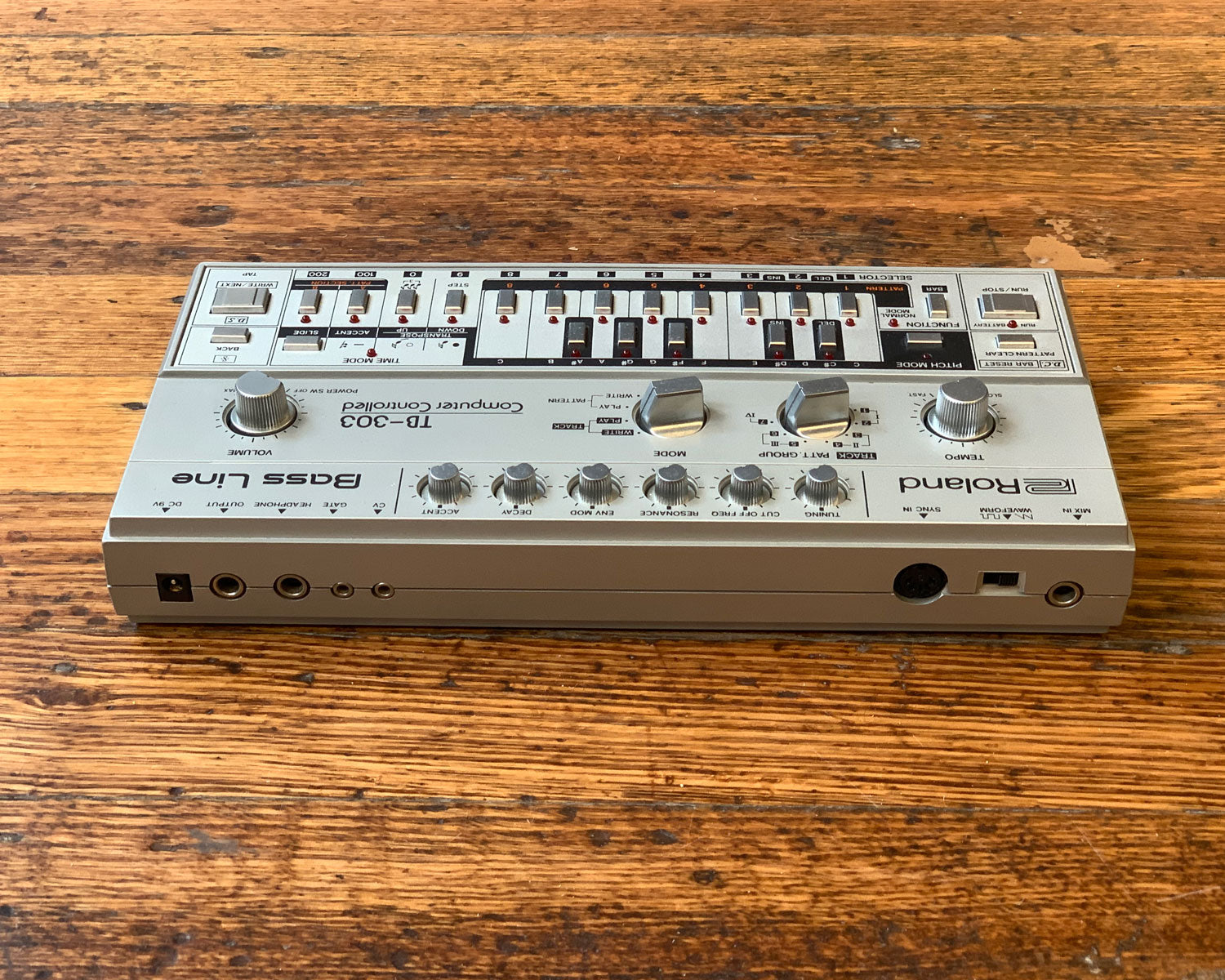 Roland 〈TB-3〉 Touch Bassline TR-303モデリング Roland 〈TB-3