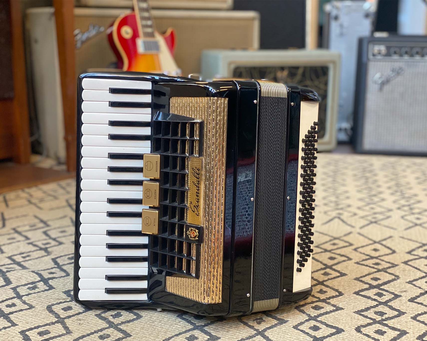 Scandalli 80 bass deals accordion