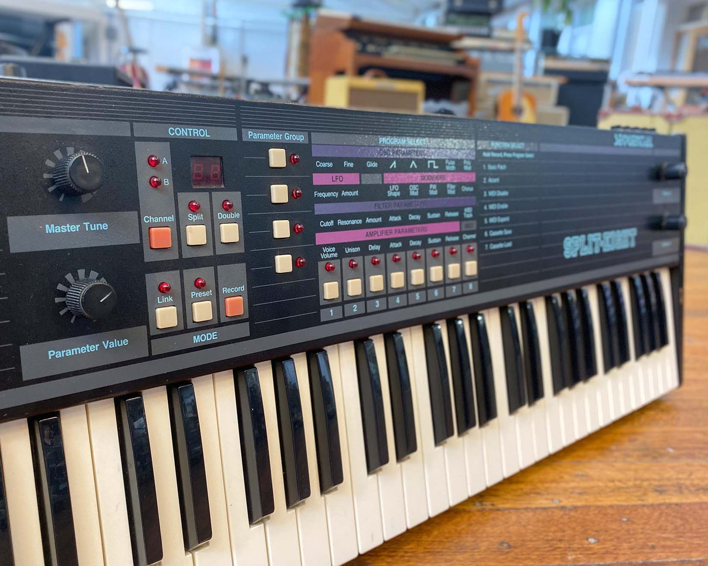 Sequential Split-Eight Polyphonic Analogue Synthesizer