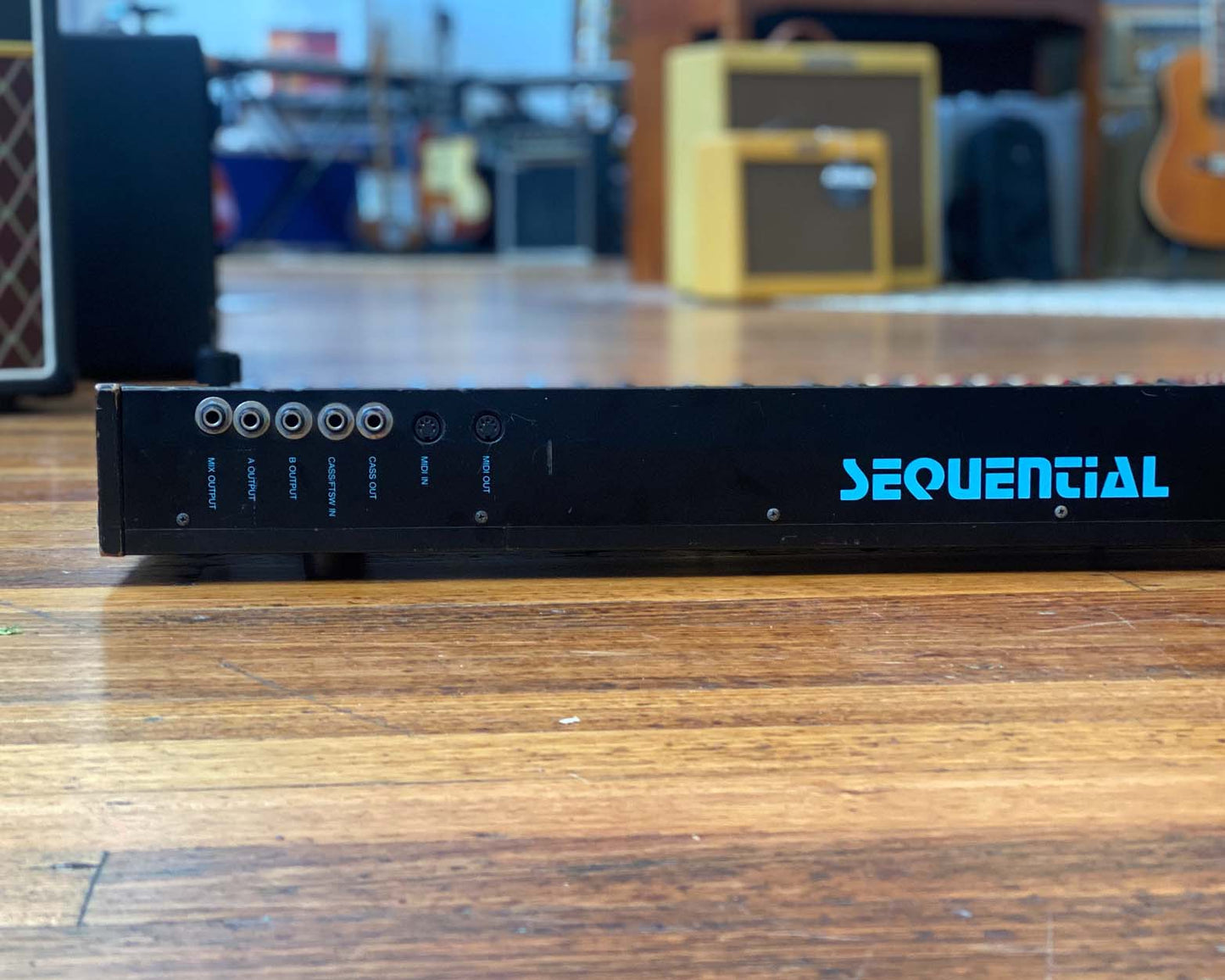 Sequential Split-Eight Polyphonic Analogue Synthesizer