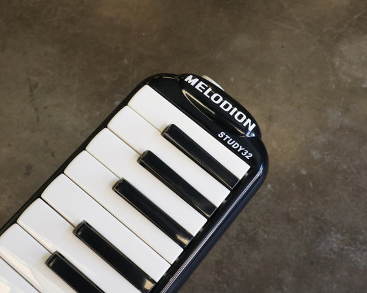 Suzuki Study 32 Key Alto Melodica - Black