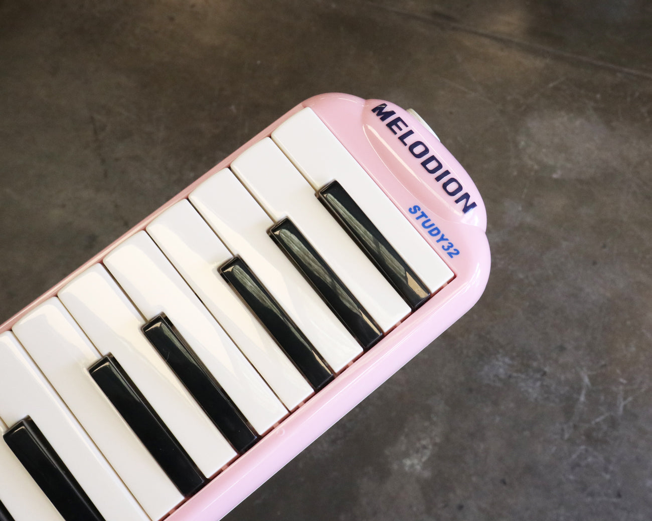 Suzuki Study 32 Key Alto Melodica - Pink