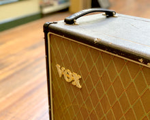 Load image into Gallery viewer, VOX 2x12&quot; Birch Ply Speaker Cabinet
