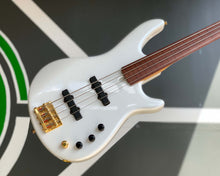 Load image into Gallery viewer, Warmoth Fretless
