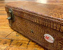 Load image into Gallery viewer, Xtreme HC3090 Banjo Case - Brown Croc Vinyl

