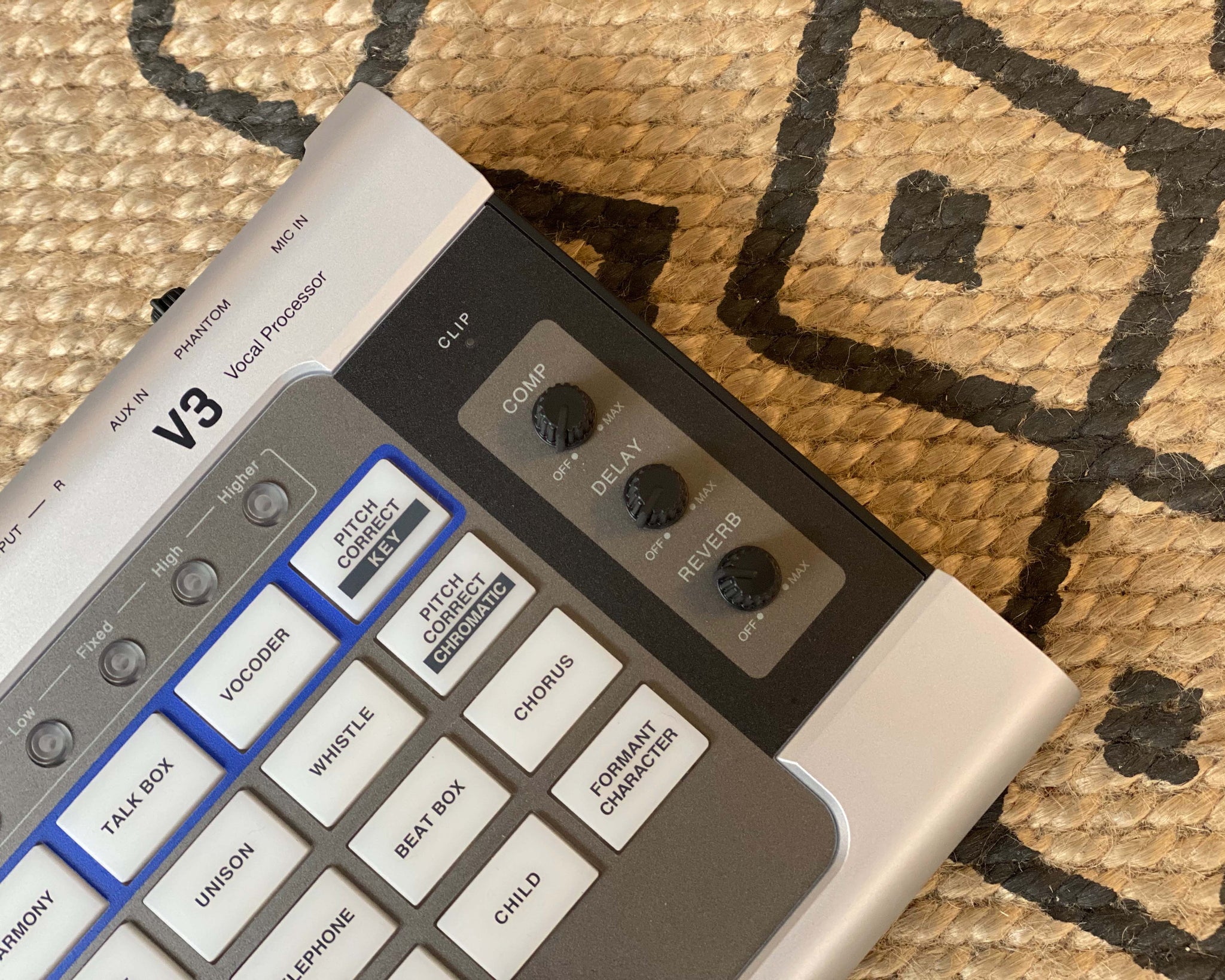 Zoom V3 Vocal Processor – Found Sound