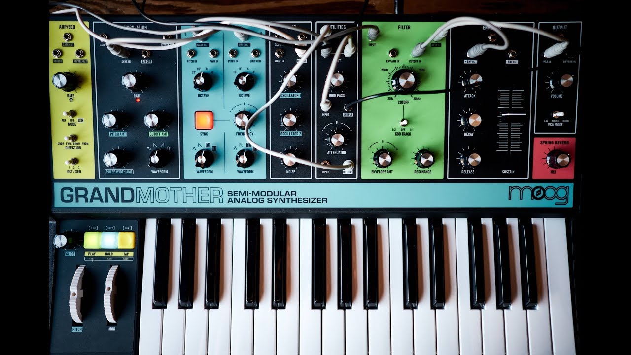 Moog Grandmother 👵 Semi-Modular Analog Synthesizer