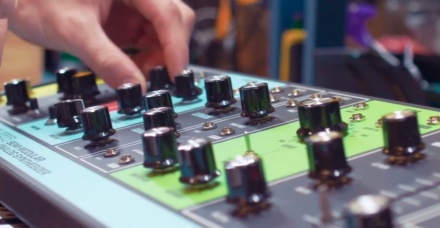 Moog Grandmother 👵 Semi-Modular Analog Synthesizer
