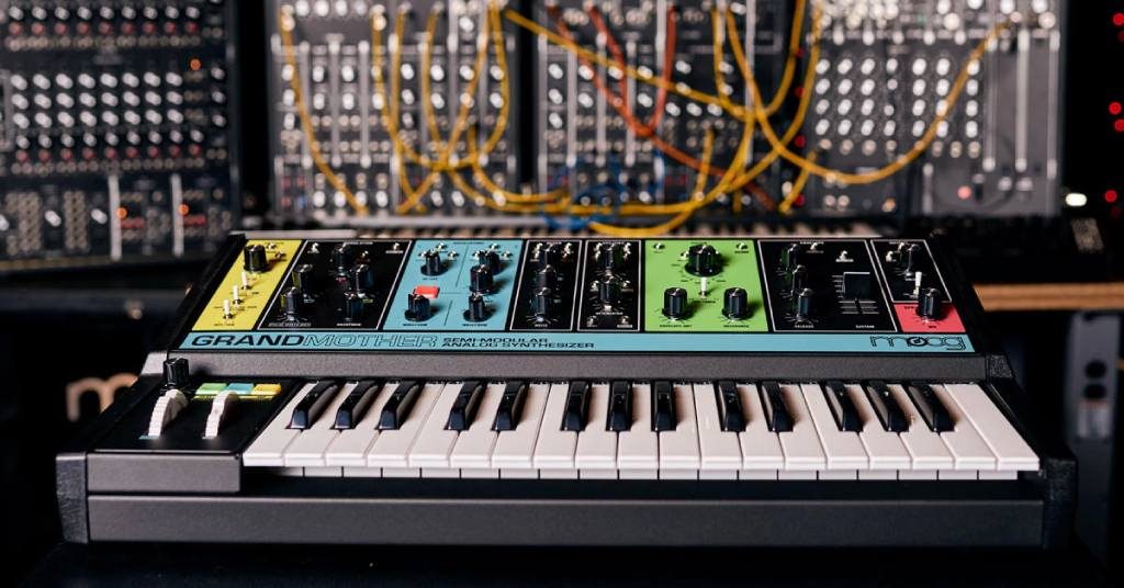 Moog Grandmother 👵 Semi-Modular Analog Synthesizer