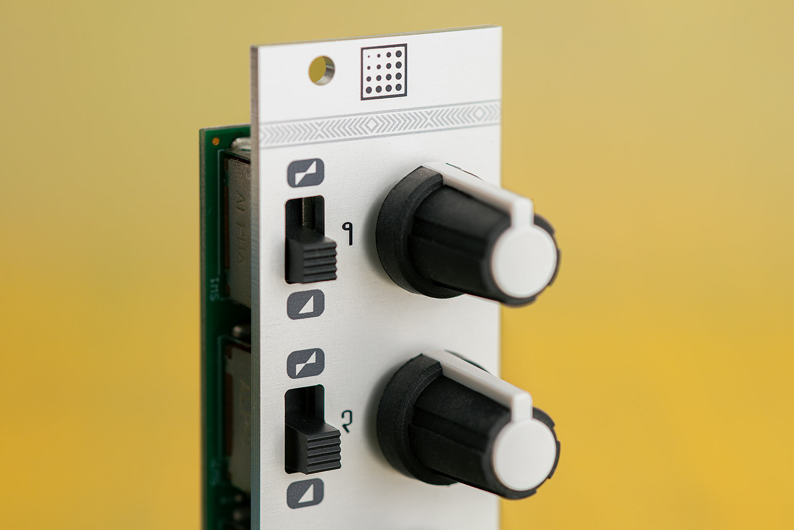 Mutable Instruments Shades Attenuator/offset/mixer – Found Sound