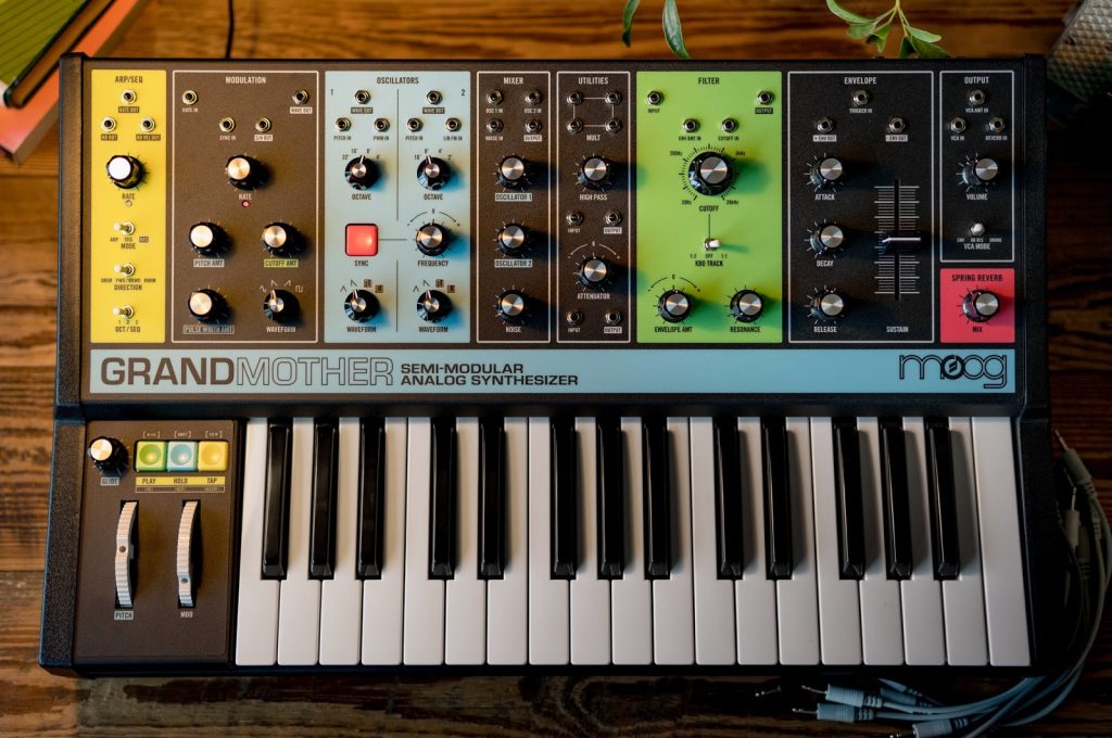 Moog Grandmother 👵 Semi-Modular Analog Synthesizer